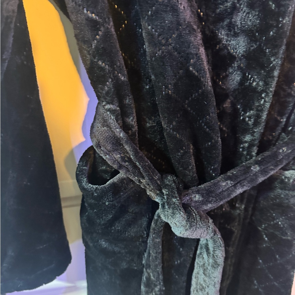 La Vie En Rose Soft Plush Robe- medium - Picture 8 of 15